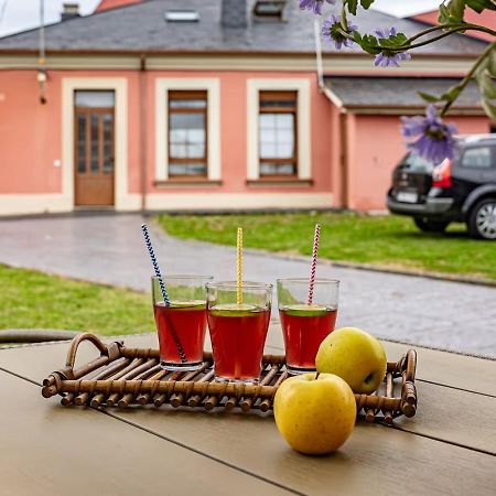 Apartamentos Turisticos As Cetareas Rinlo Eksteriør billede